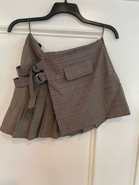 Zara Glen Plaid Mini Skort in Taupe and Black